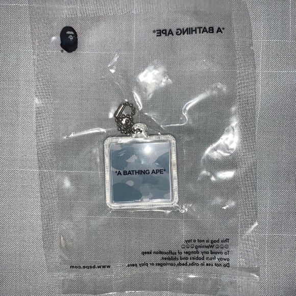 Bape keychain - Picture 2 of 2